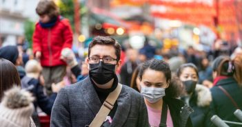 Masked crowd in London, Coronavirus