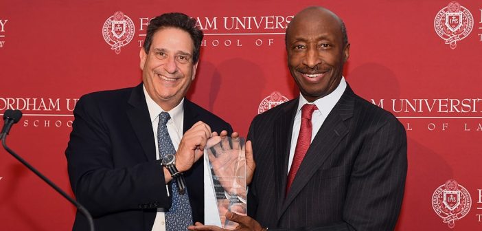 Dean Matthew Diller presents Ken Frazier with the 2022 Fordham-Stein Prize