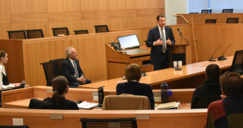 Rep. Tom Suozzi ’89 Discusses Midterm Election Results with Law Students Congressman Tom Suozzi