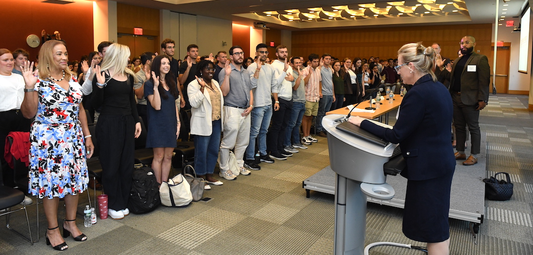 Students recite the Fordham Law Professional Oath.